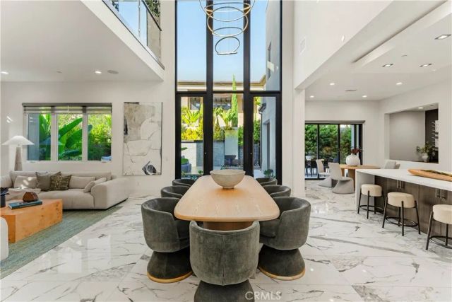 61 Iluna, Irvine, CA 92618