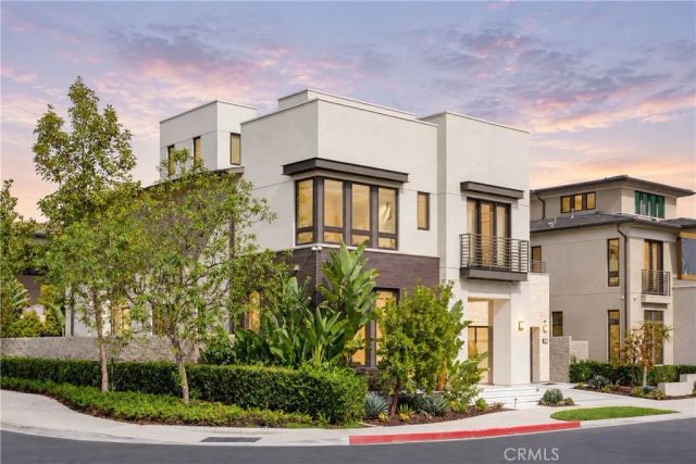 61 Iluna, Irvine, CA 92618