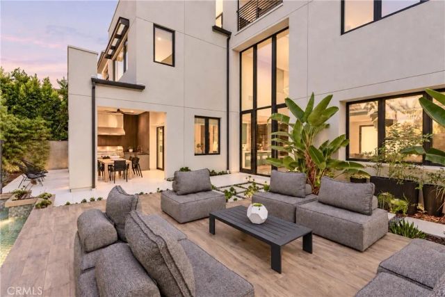 61 Iluna, Irvine, CA 92618