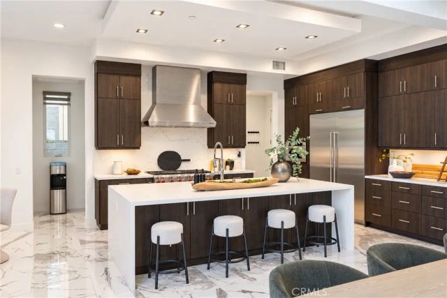 61 Iluna, Irvine, CA 92618