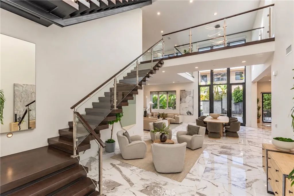 61 Iluna, Irvine, CA 92618