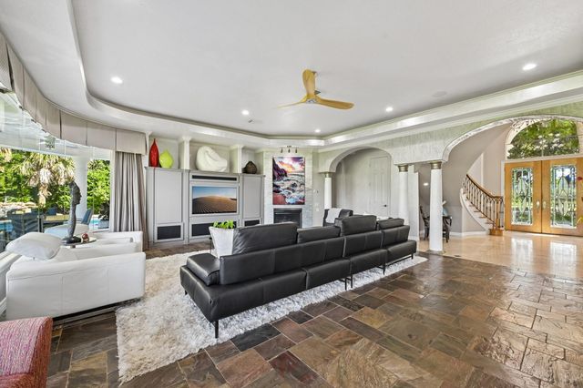 6 Farrell Ridge Drive, Sugar Land, TX 77479