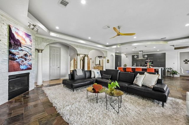6 Farrell Ridge Drive, Sugar Land, TX 77479