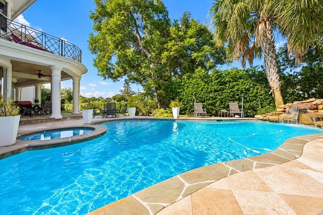 6 Farrell Ridge Drive, Sugar Land, TX 77479