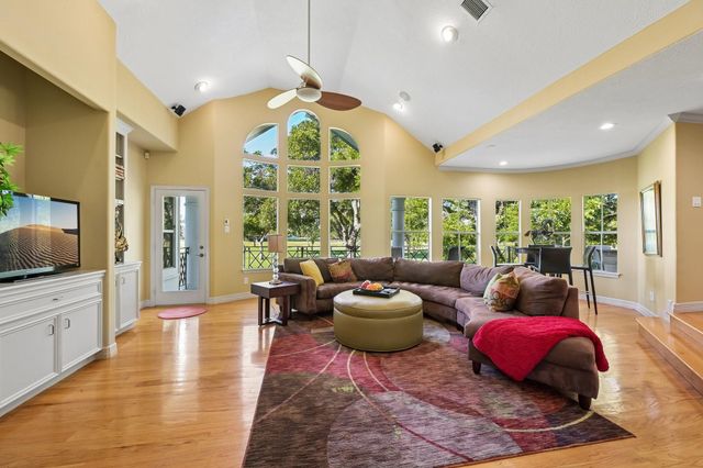 6 Farrell Ridge Drive, Sugar Land, TX 77479