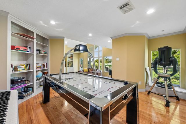 6 Farrell Ridge Drive, Sugar Land, TX 77479