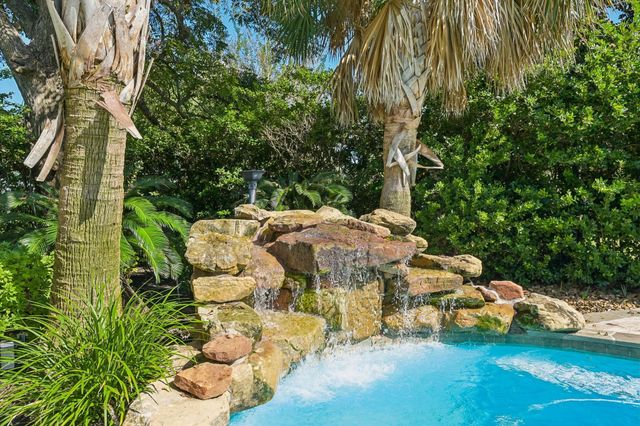 6 Farrell Ridge Drive, Sugar Land, TX 77479
