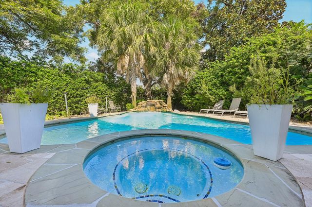 6 Farrell Ridge Drive, Sugar Land, TX 77479