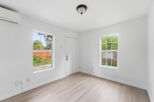 8034 Record Street B, Houston, TX 77028