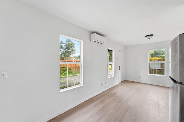 8034 Record Street B, Houston, TX 77028