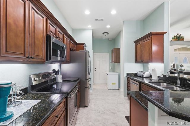 21 Lone Pine Street, Homosassa, FL 34446