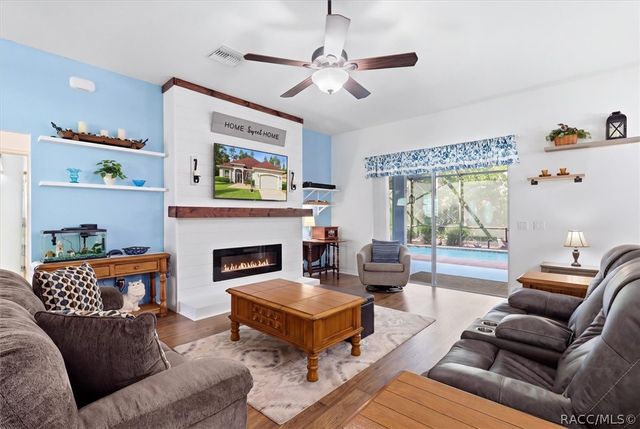 21 Lone Pine Street, Homosassa, FL 34446