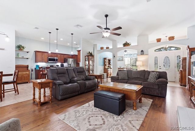21 Lone Pine Street, Homosassa, FL 34446