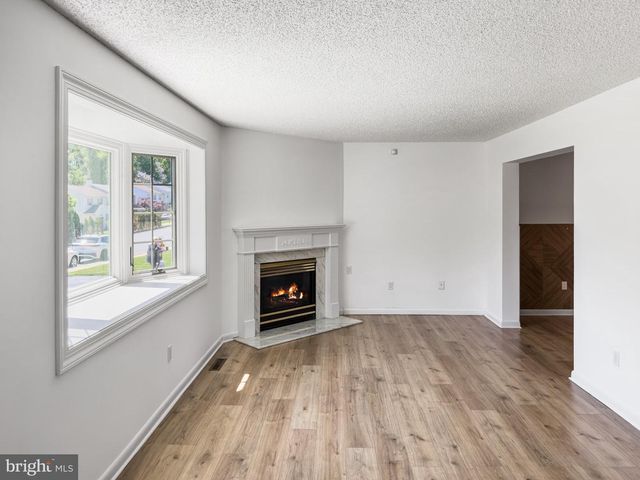 4002 YORKTOWN DR, Upper Chichester, PA 19061