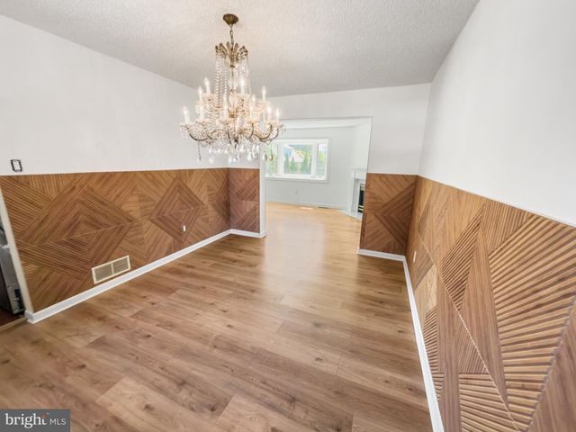 4002 YORKTOWN DR, Upper Chichester, PA 19061