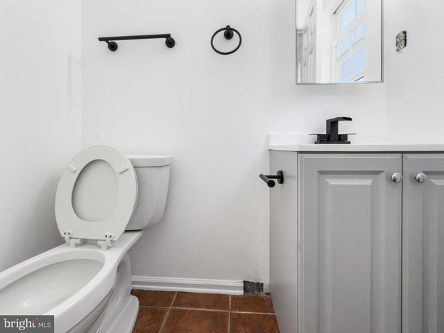 4002 YORKTOWN DR, Upper Chichester, PA 19061