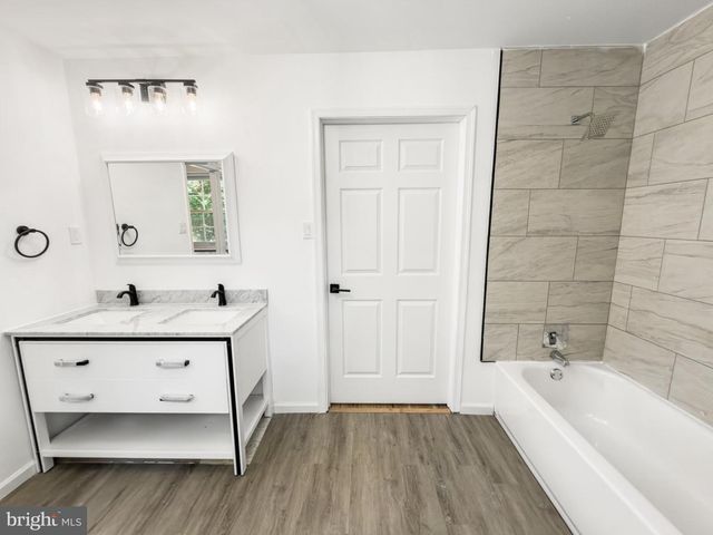 4002 YORKTOWN DR, Upper Chichester, PA 19061