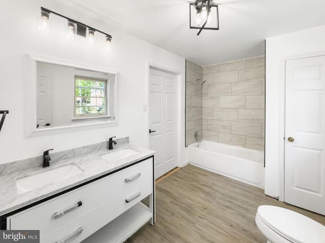 4002 YORKTOWN DR, Upper Chichester, PA 19061