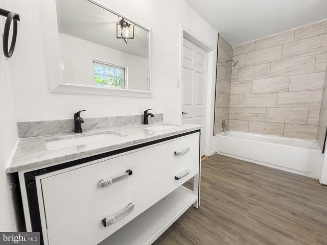 4002 YORKTOWN DR, Upper Chichester, PA 19061