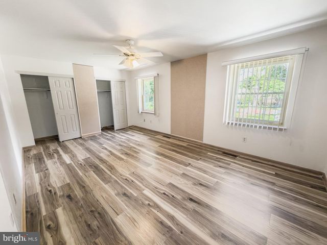 4002 YORKTOWN DR, Upper Chichester, PA 19061