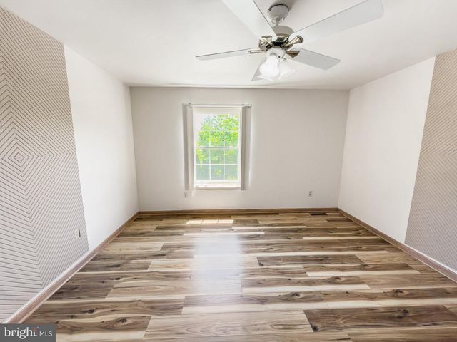 4002 YORKTOWN DR, Upper Chichester, PA 19061