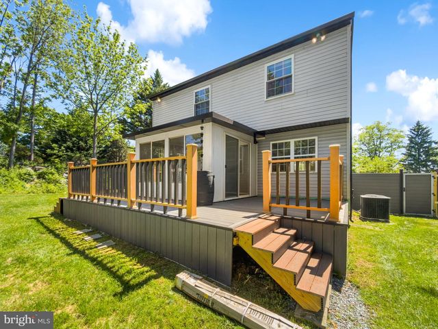 4002 YORKTOWN DR, Upper Chichester, PA 19061