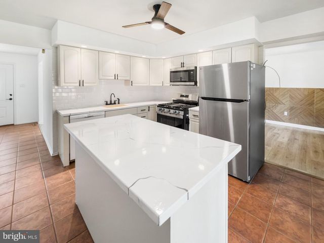4002 YORKTOWN DR, Upper Chichester, PA 19061