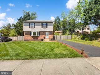 4002 YORKTOWN DR, Upper Chichester, PA 19061