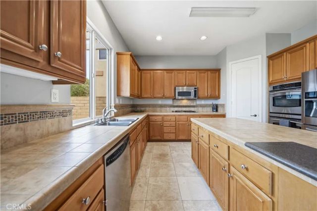 28653 Crown Heights Court, Canyon Country, CA 91387