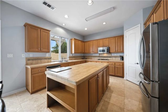 28653 Crown Heights Court, Canyon Country, CA 91387