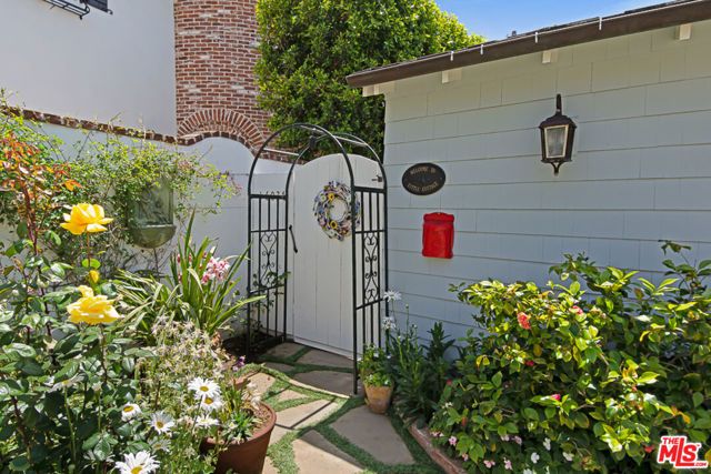 16036 Junaluska Way, Pacific Palisades (los Angeles), CA 90272