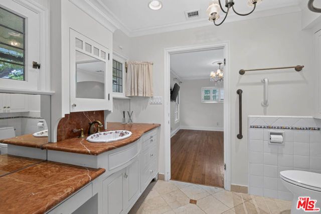 16036 Junaluska Way, Pacific Palisades (los Angeles), CA 90272
