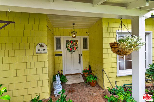 16036 Junaluska Way, Pacific Palisades (los Angeles), CA 90272