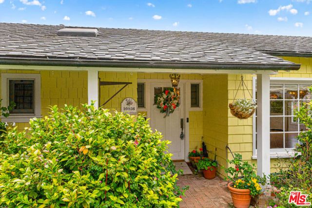 16036 Junaluska Way, Pacific Palisades (los Angeles), CA 90272