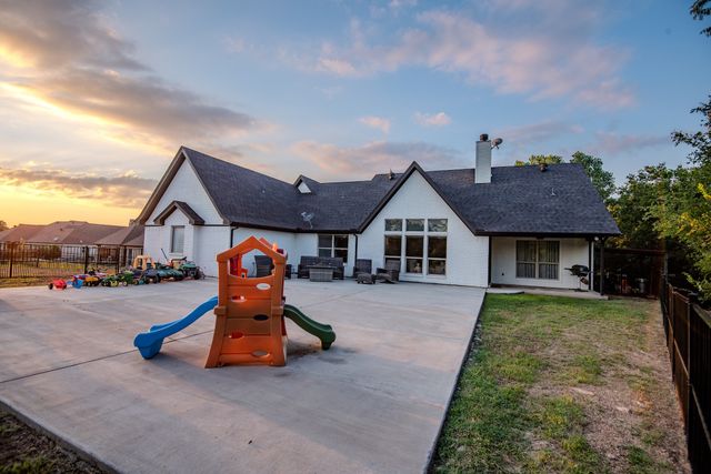 142 Lakeside Drive, Lipan, TX 76462