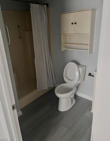 149 Windsor Castle Dr Apt E, Newport News, VA 23608