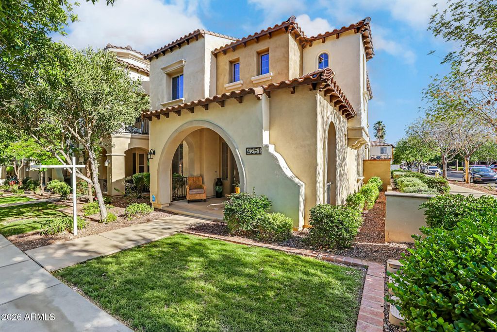 4251 N GOLF Drive, Buckeye, AZ 85396