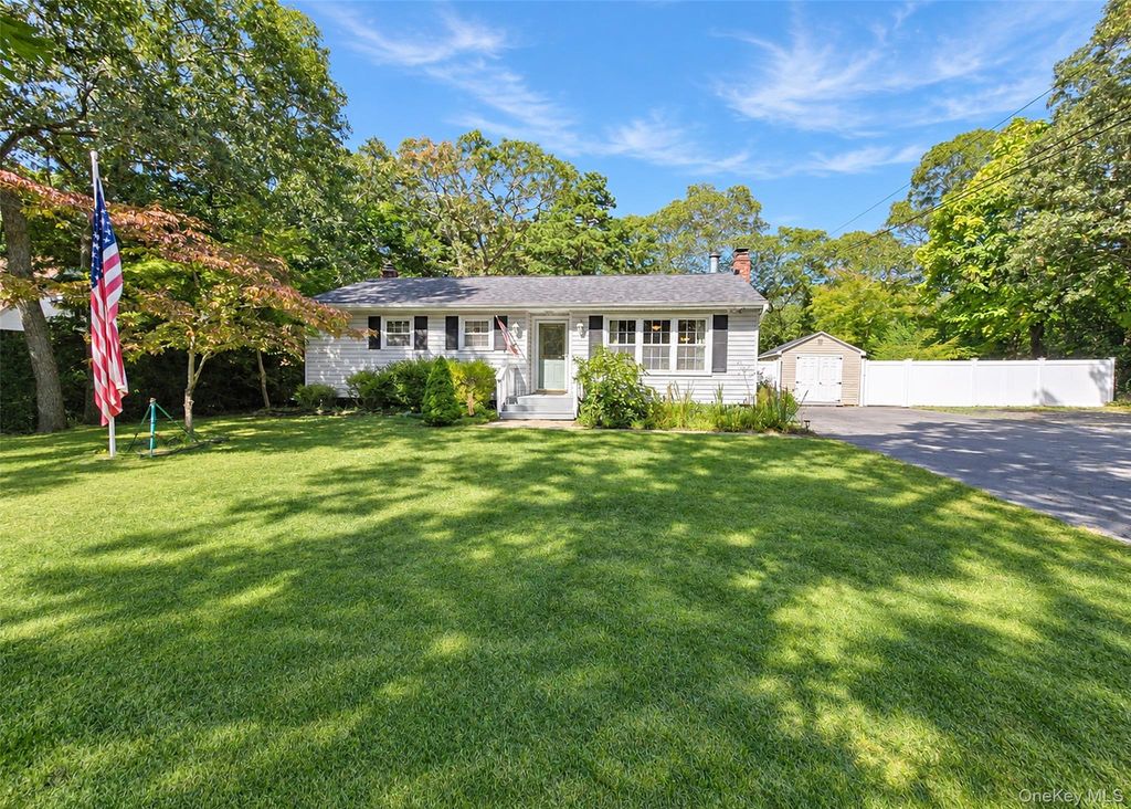 279 Hawkins Road, Selden, NY 11784 — exterior