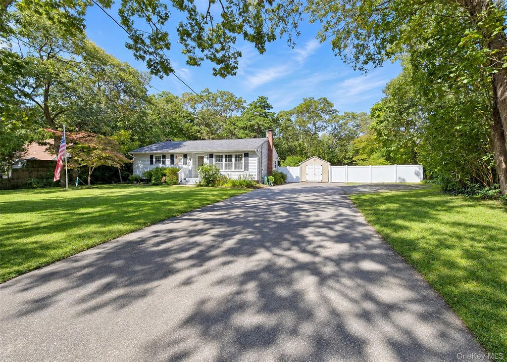 279 Hawkins Road, Selden, NY 11784 — photo 2