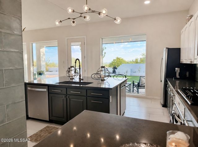 9780 E Spring Hill Place, Tucson, AZ 85749