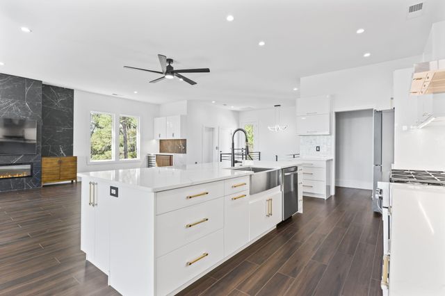42 Enclave Place, Pawleys Island, SC 29585