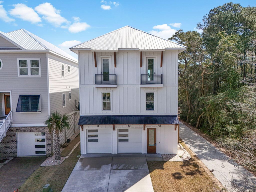 42 Enclave Place, Pawleys Island, SC 29585