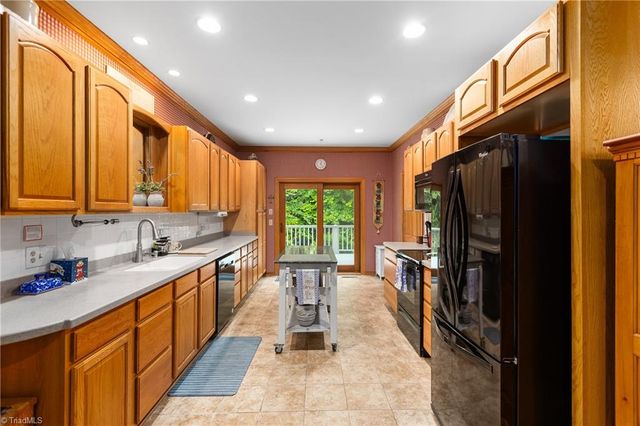 163 Old Hickory Lane, Linville, NC 28646