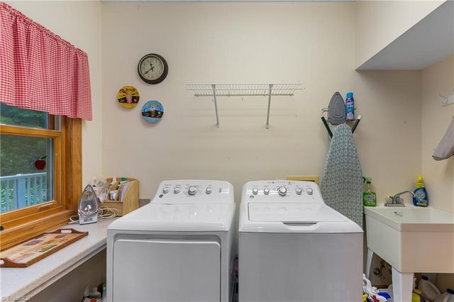 163 Old Hickory Lane, Linville, NC 28646