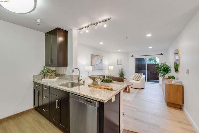 6400 Christie Ave 2112, Emeryville, CA 94608