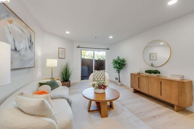 6400 Christie Ave 2112, Emeryville, CA 94608