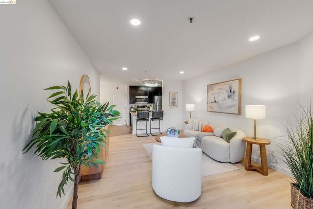 6400 Christie Ave 2112, Emeryville, CA 94608