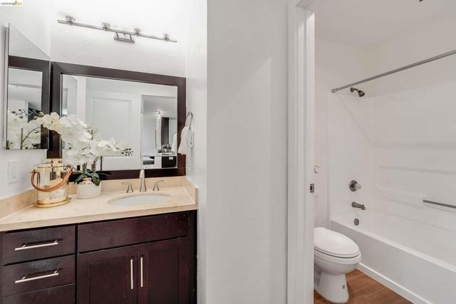 6400 Christie Ave 2112, Emeryville, CA 94608