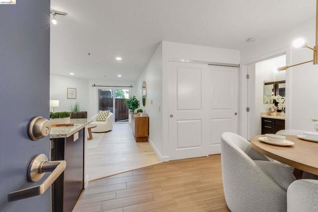 6400 Christie Ave 2112, Emeryville, CA 94608