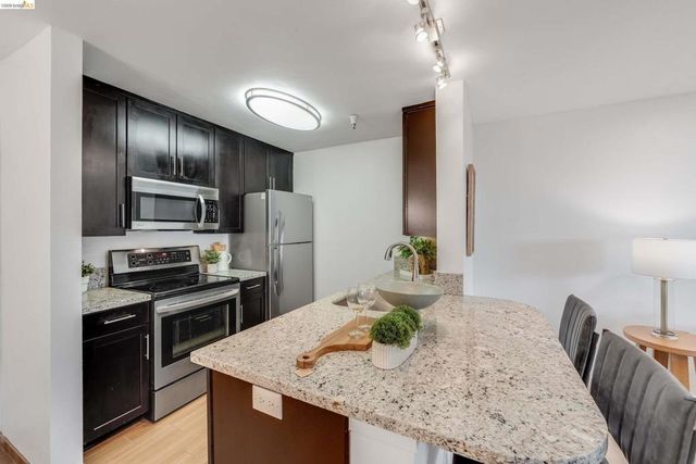 6400 Christie Ave 2112, Emeryville, CA 94608